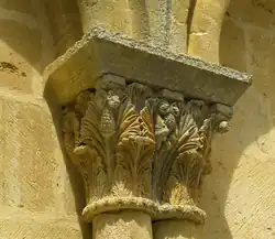 Capitel de arquería derecha en fachada meridional. (siglo XII).