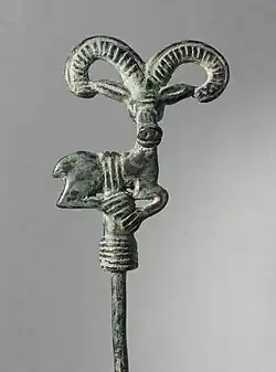 Cabeza de alfiler con íbice o muflón