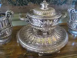Sopera de plata de Catalina II de Rusia, obra del platero Jacques-Nicolas Roettiers en 1770. Museo Nissim de Camondo, París.