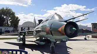 Avión de combate de origen ruso Sukhoi-22 "Fitter".[8]​
