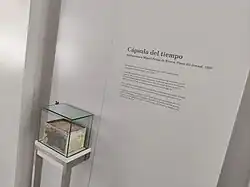 Cápsula del tiempo en el monumento