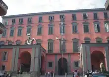 Palazzo Carafa di Roccella, ubicado en Via dei Mille, 60. El edificio alberga en su interior el museo de arte contemporáneo PAN.