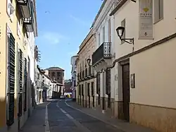 Calle de las monjas; a la derecha, el Museo del Queso manchego