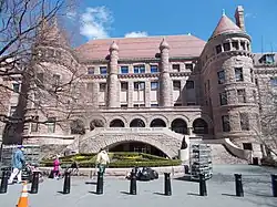 Fachada sur del Museo Americano de Historia Natural, Nueva York, obra de Calvert Vaux y J. Wrey Mould (1874-1877)