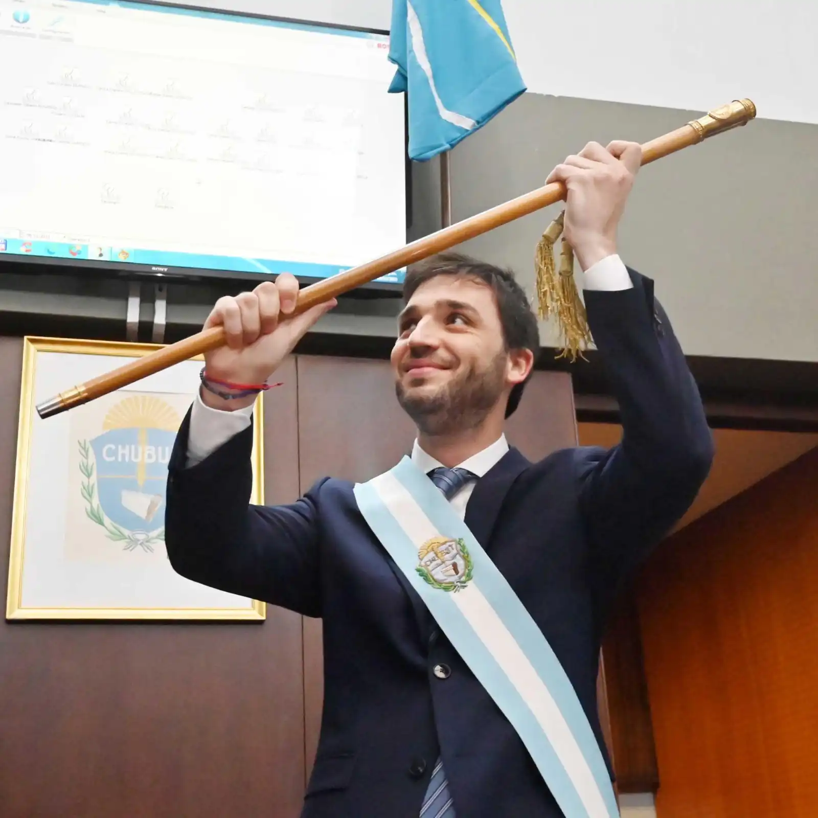 Ignacio "Nacho" Torres, con el bastón, en su asunción como gobernador