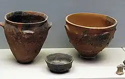 Vasos de arcilla neolíticos de Sesklo. Museo Nacional de Atenas.