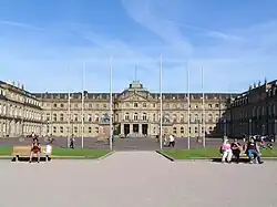 Palacio Nuevo de Stuttgart (1746-1807), nueva residencia de los duques