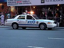 Un Crown Victoria del Departamento de Policía de Nueva York
