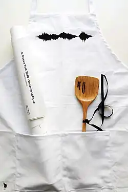 Tercera pieza del ciclo '25 Ciudades 50 calles' de Sonia Megías, para grupos de 4 performers y 2 altavoces, repartidos por distintos espacios de un centro y entregando un mapa al público.