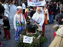 Obelix y Panoramix ante la «marmita».