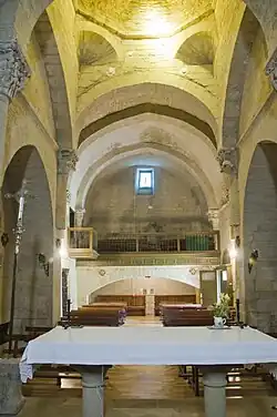 La nave del templo desde el presbiterio