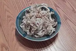 Oreilles de crisse en un bol.