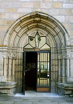 Portada de la fachada oeste