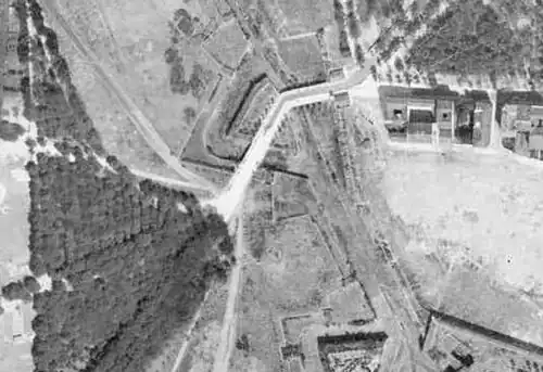 Restos del camino y revellín de la taconera en una ortofoto de 1930