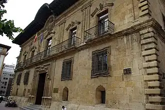 El palacio de los Marqueses de Campo Sagrado en la antigua plaza de la Fortaleza de Oviedo (hoy plaza de Porlier). Desde mediados del XIX fue sede de la Real Audiencia de esta ciudad. Hoy lo es del Tribunal Superior de Justicia del Principado de Asturias.