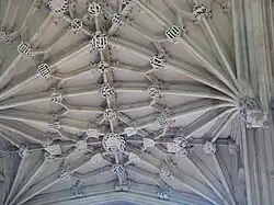 Techo de la Divinity School con bóvedas de lierne en estilo perpendicular.