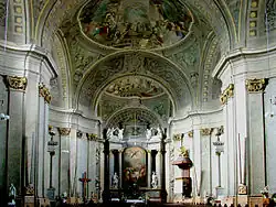 Interior de Iglesia de San Esteban (1774-1794) en Pápa, proyecto de Jakab Fellner