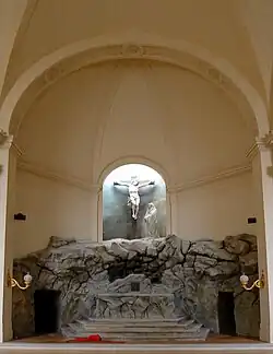 El altar con el Cristo crucificado de Michel Anguier.