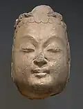 Cabeza de Bodhisattva. Mármol, H. 32,5 cm - Dinastía Sui (581-618), hacia 600.