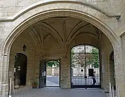 Entrada, rue du Figuier