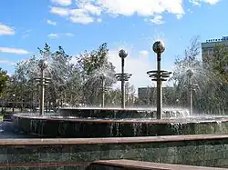 Fuentes cerca de la orilla del río Irtysh