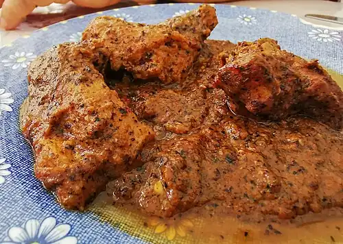 Pollo con salsa de chicatanas