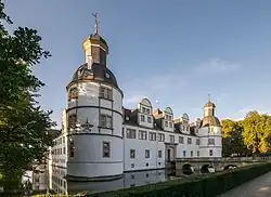 Escorzo del foso con el puente