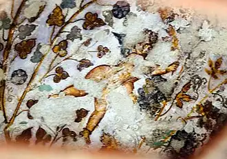 Detalle con un putto restaurado.