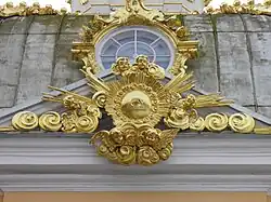 Detalle de la iglesia en el palacio de Peterhof