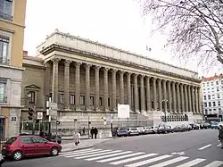 Pórtico polistilo (24) Palacio de Justicia de Lyon, de Louis-Pierre Baltard