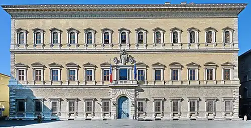 Palazzo Farnese en Roma, construido por Antonio da Sangallo el Joven y completado por Miguel Ángel