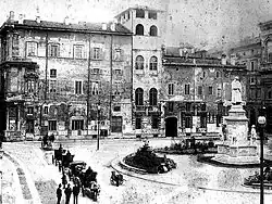 La fachada del Palazzo Marino sobre la plaza de la Scala antes de remodelación realizada por Luca Beltrami en 1892