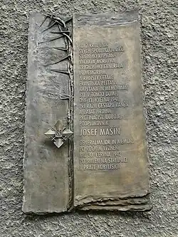 Placa conmemorativa en la casa de la calle Čiklova 19 en Praga 4 - Nusle