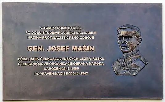 Placa conmemorativa en la Plaza Husovo de Roudnice nad Labem, autor Paulina Skavová