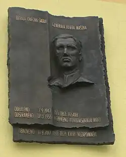 Placa conmemorativa en la oficina municipal de Lošany