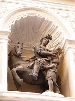 Escultura de San Martín en la fachada de la basílica
