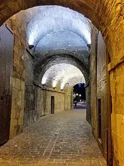 Pasaje bajo la muralla