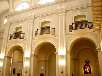 Frente de la nave del lado de la epístola