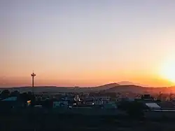 Se observa una fotografía panorámica de ciudad sahagún, se observa cerro gordo y área habitacional