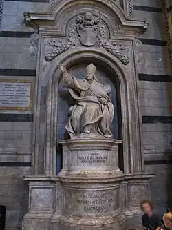El Papa Pio III (1703-1706). Interior de la Catedral de Siena.