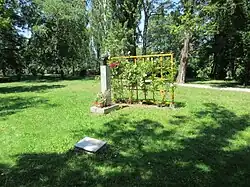 Busto en el parque junto al río Ploučnice en Česká Lípa