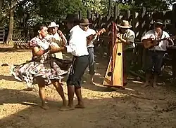 Pareja bailando el joropo llanero