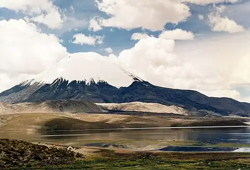 Lago Chungará y volcán Parinacota
