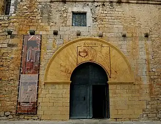 Portada principal del lado meridional en la plaza de la Iglesia