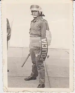 Agente antidisturbios en los 70