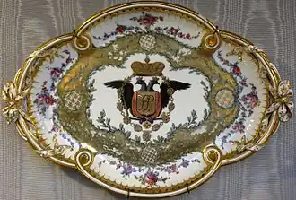 Fuente de porcelana de pasta dura, decoración de oro, Sèvres, 1773.