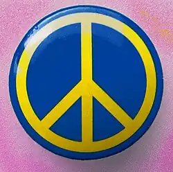 Signo de la paz en una chapa