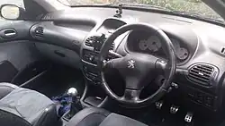 Tablero de un Peugeot 206