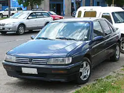 Peugeot 605 primera serie.