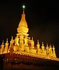 Pha That Luang por la noche